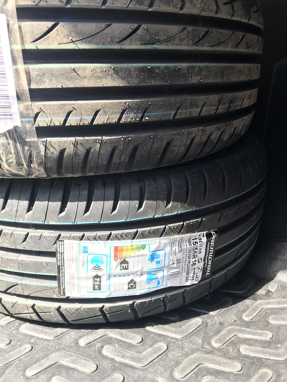 новая резя — KIA Ceed SW (1G). Запчасти на фото: Premiorri Solazo