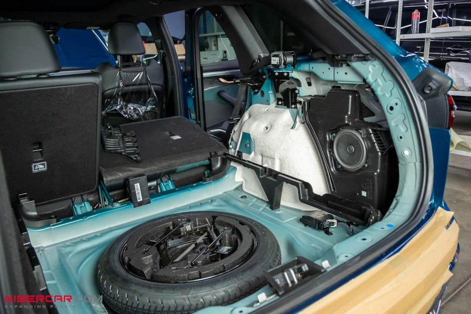 Так выглядит багажное отделение после снятия панелей — Geely Monjaro