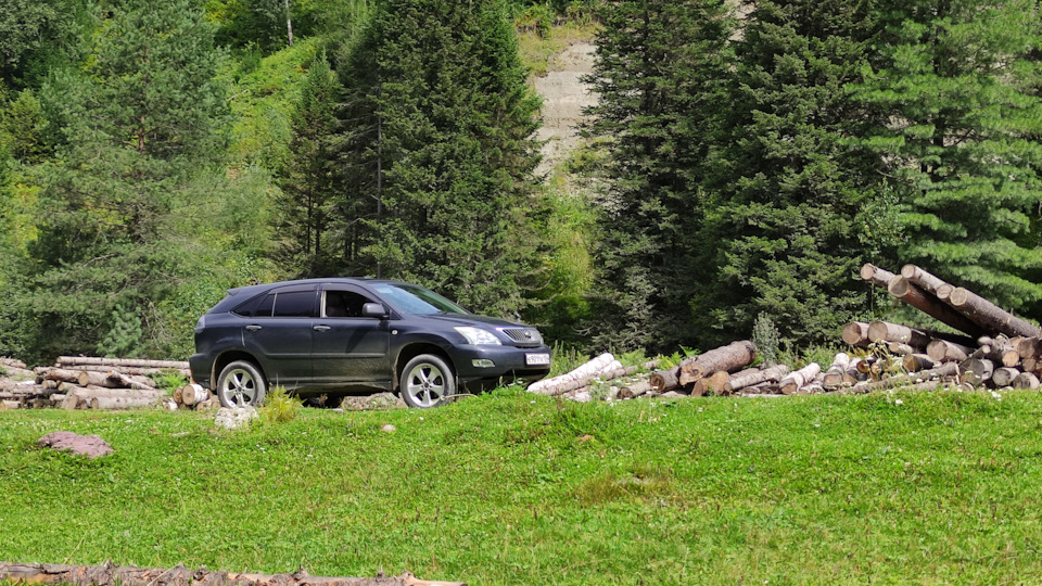 Toyota Harrier 300G темно-серый кремень