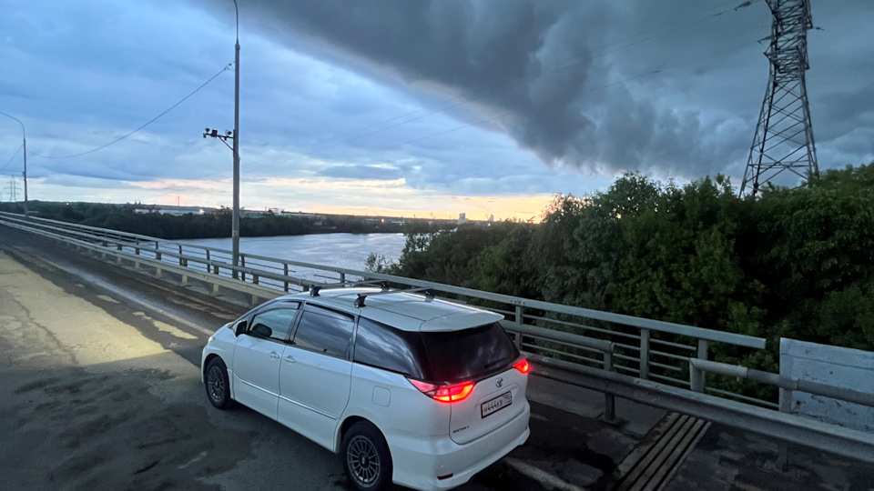 Toyota Estima Касатик