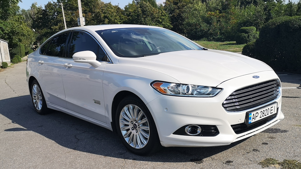 Ford Fusion Energi Полутесла