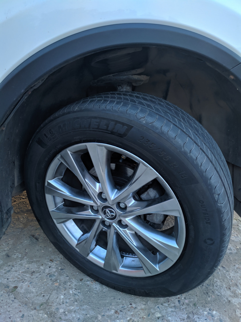 Фото в бортжурнале Toyota RAV4 (IV)