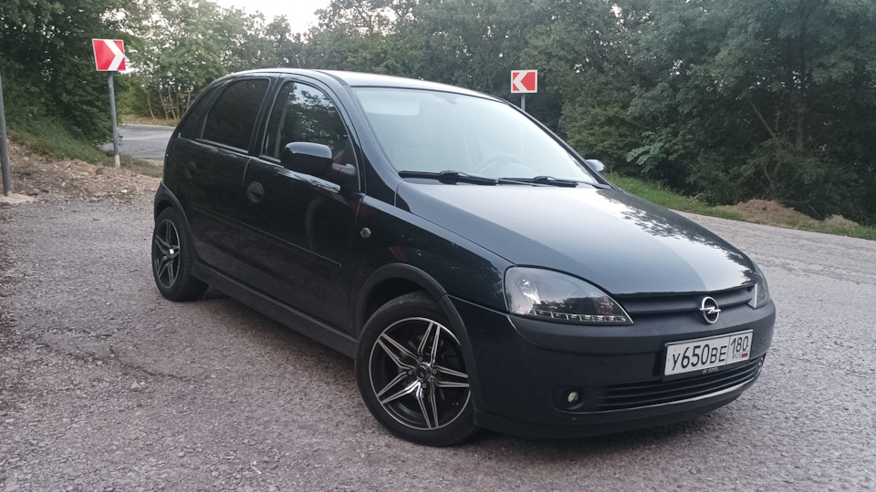 Opel Corsa Малыш в синем
