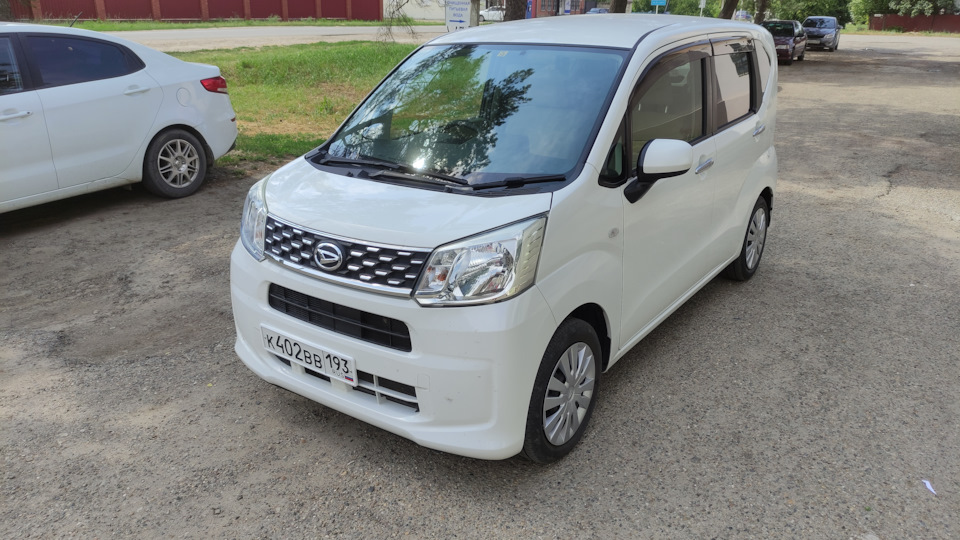 Daihatsu Move Белая табуретка
