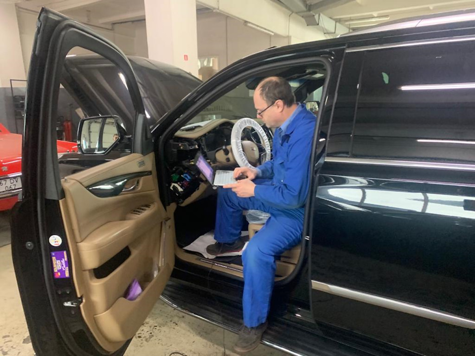 Фото в бортжурнале Cadillac Escalade (4G)