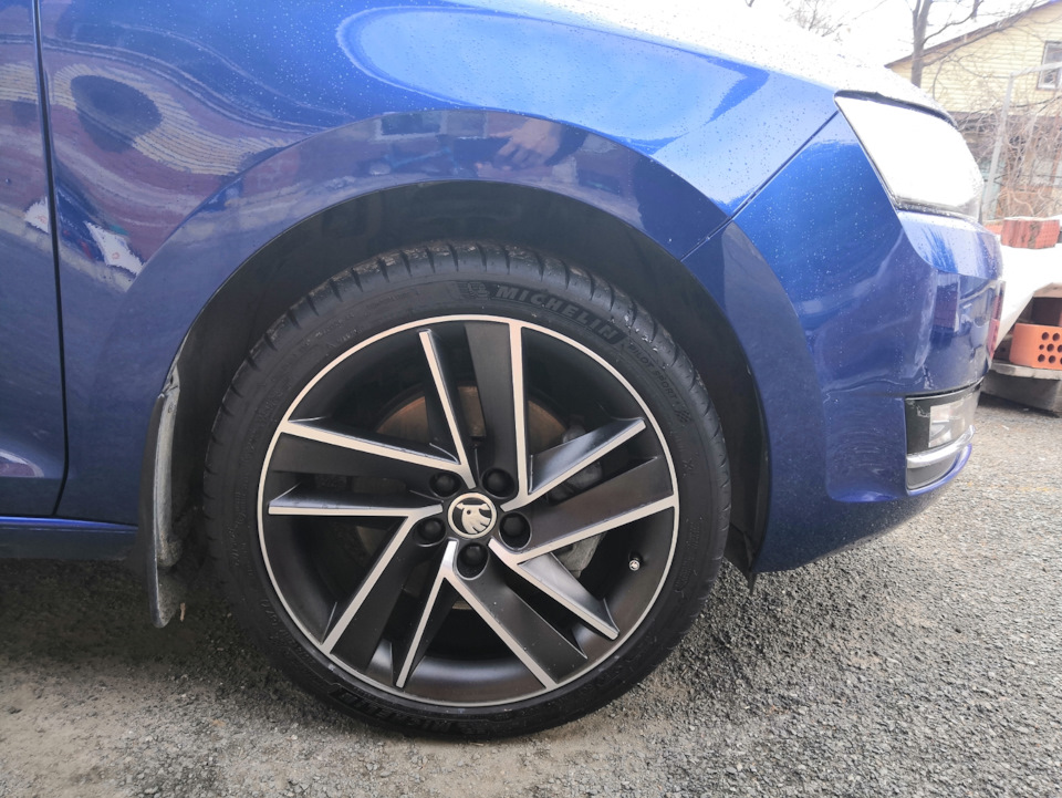 Blade r17 + Michelin Pilot Sport 4 — Skoda Rapid (1G). Found on photo: Michelin Pilot Sport PS4