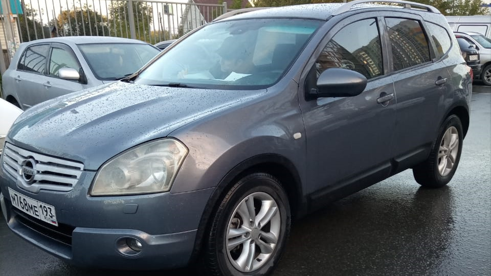 Nissan Qashqai+2 Серая кошка