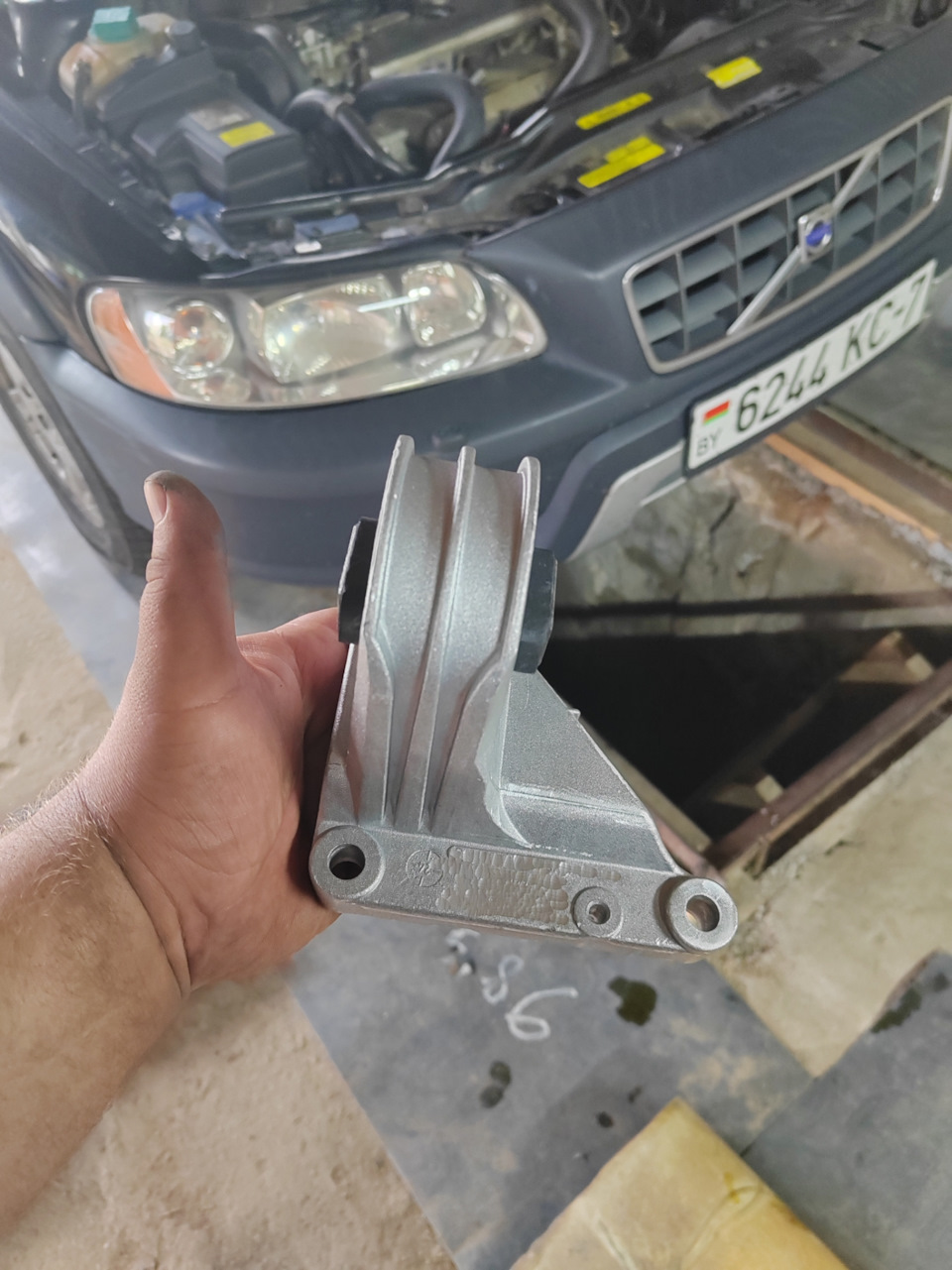 Спилены номера, говорят это орига… Не знаю — Volvo XC70 II