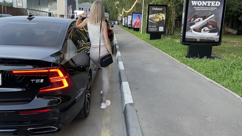 Volvo S60 T5 R-Design black