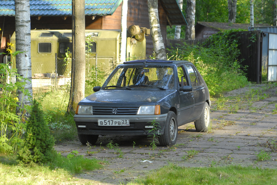 1 — Peugeot 205