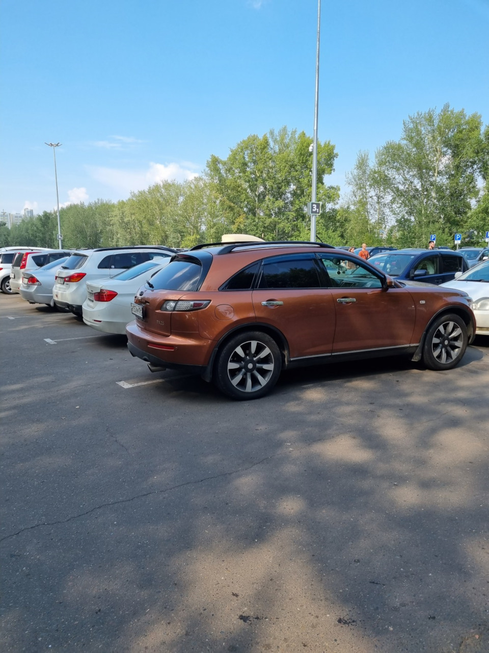На парковке Фыкса увидел =)) — Infiniti FX (1G)
