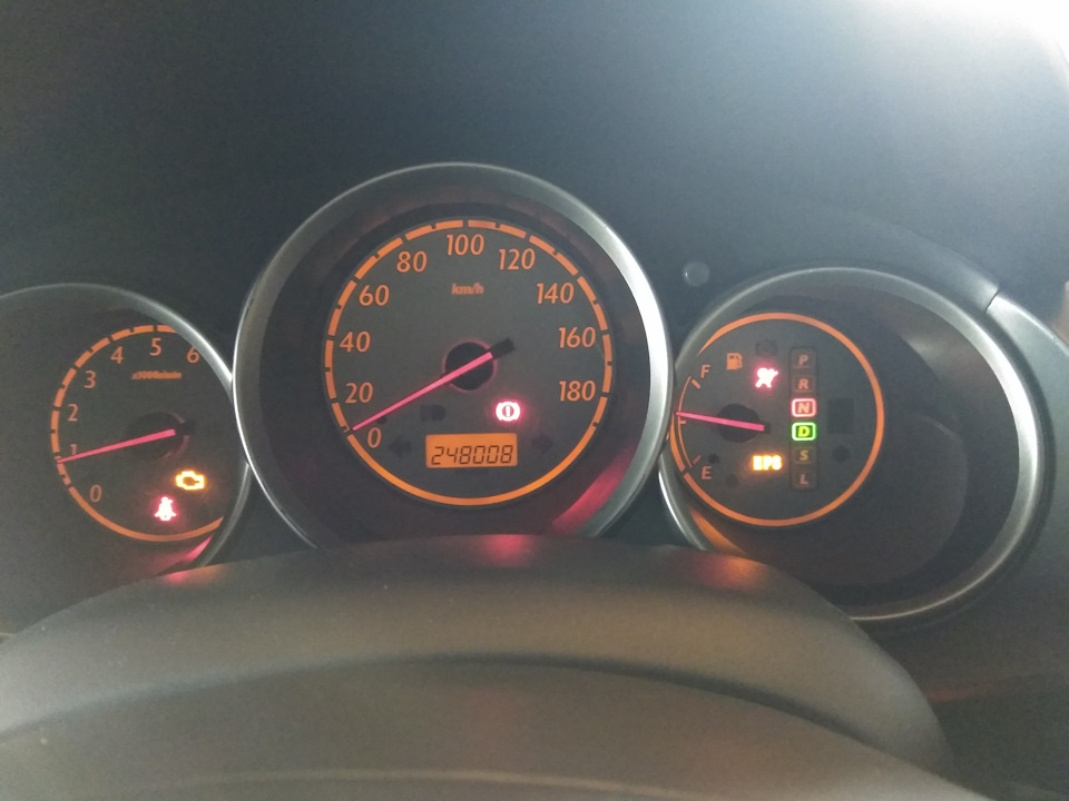 В процессе калибровки вариатора с помощью скрепки. — Honda Fit (1G)