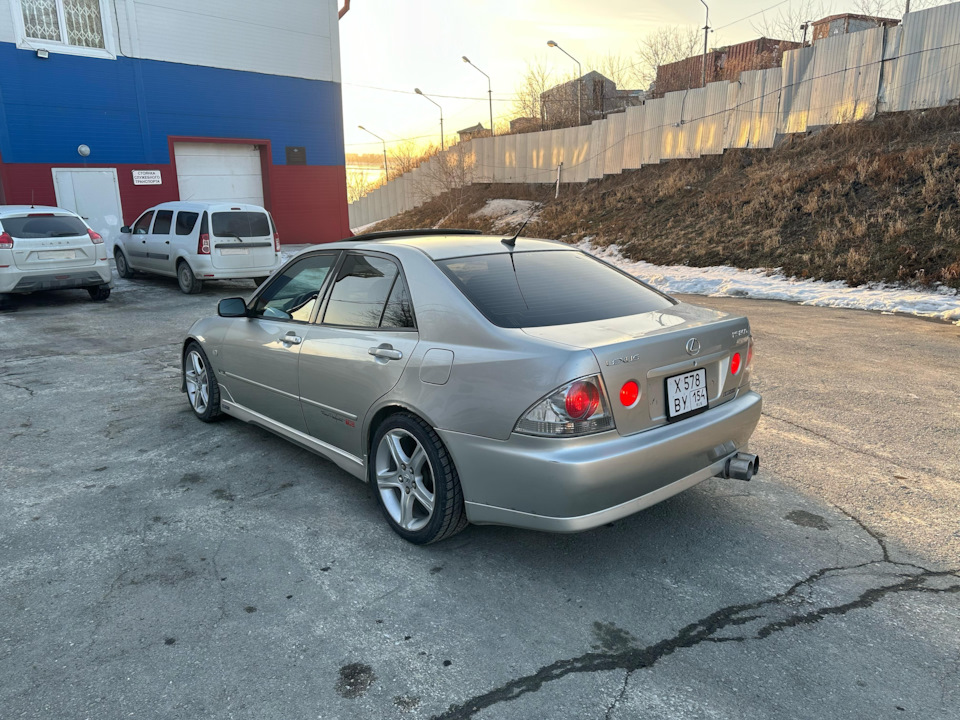 Фото в бортжурнале Lexus IS I