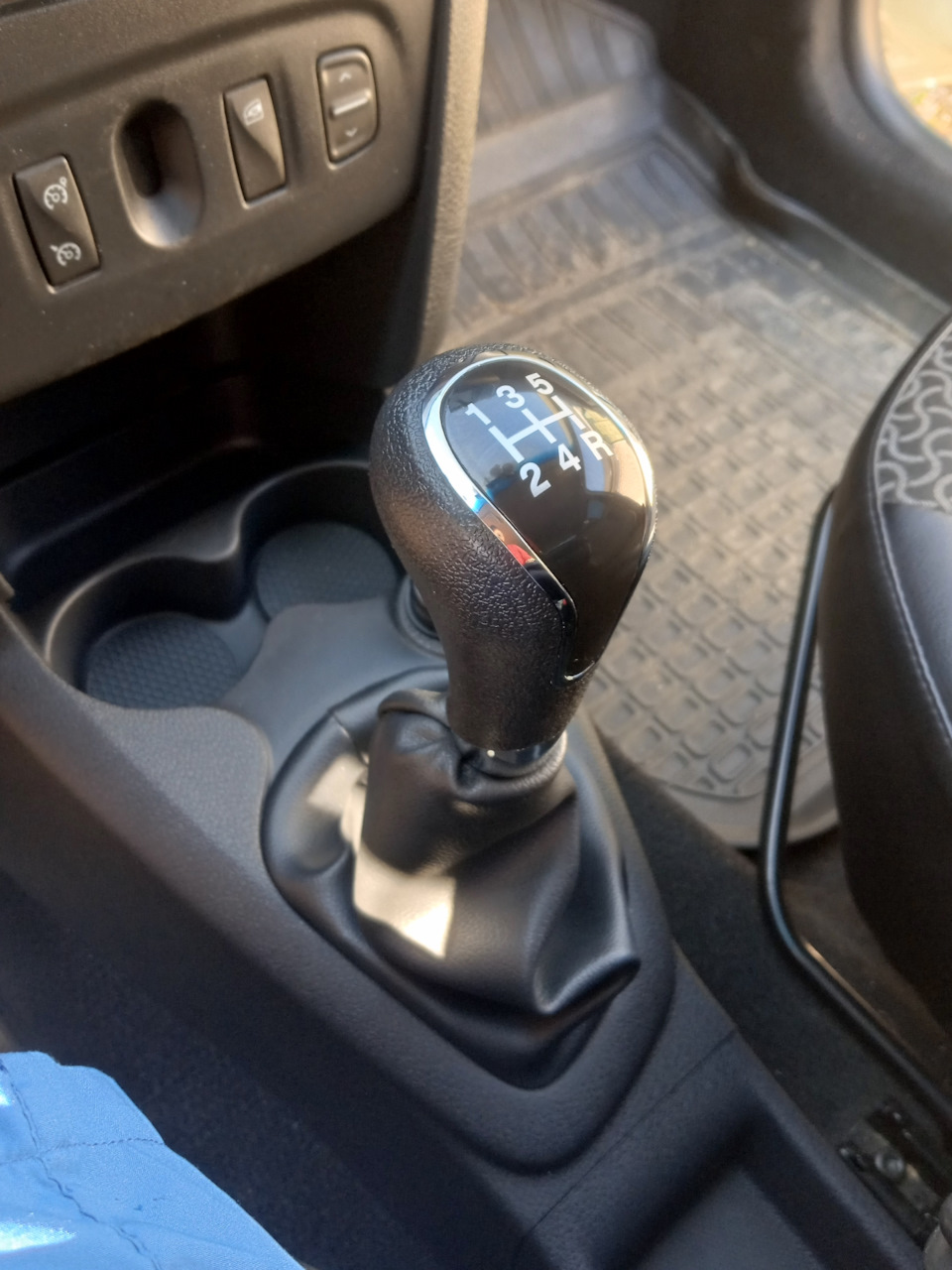 Фото в бортжурнале Renault Logan (2G)
