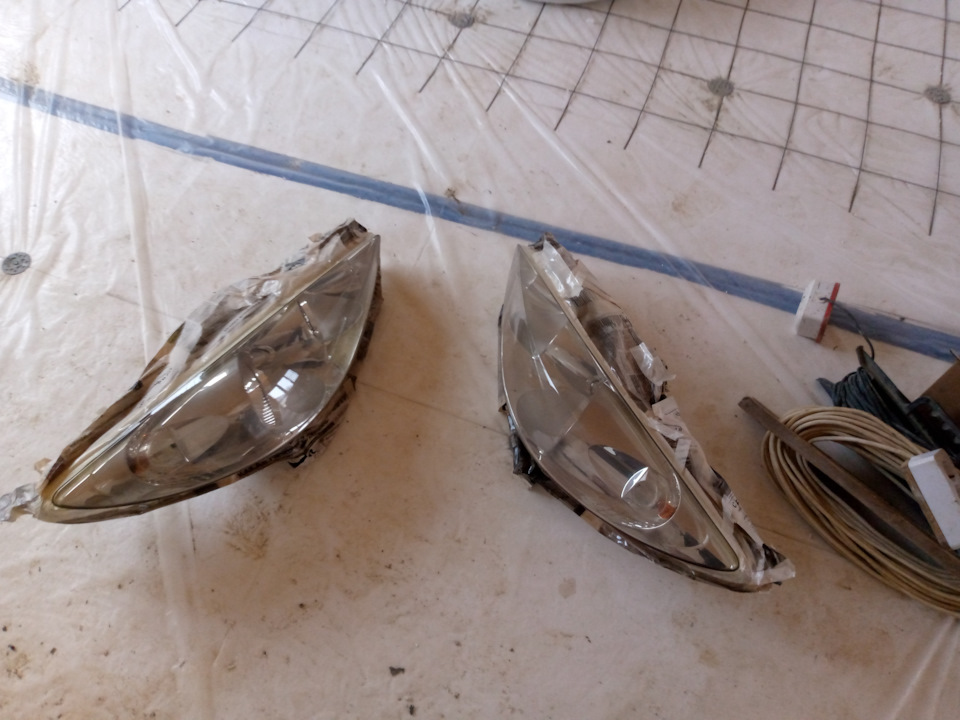 Только привёзли домой. — Peugeot 207