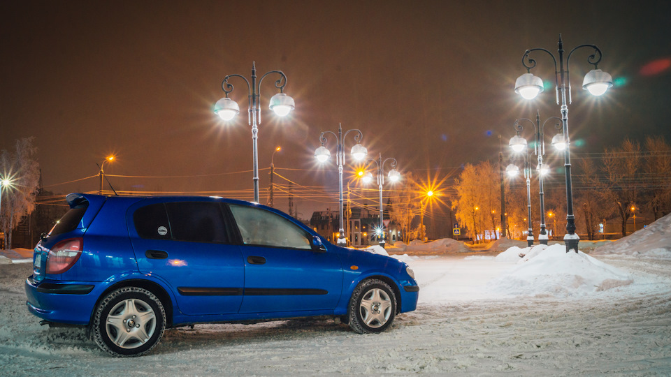 Nissan Almera Синяя