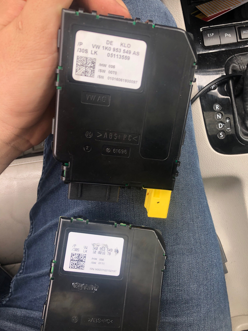 старый AS / новый CH — Volkswagen Eos. Запчасти на фото: 1K0953549AS