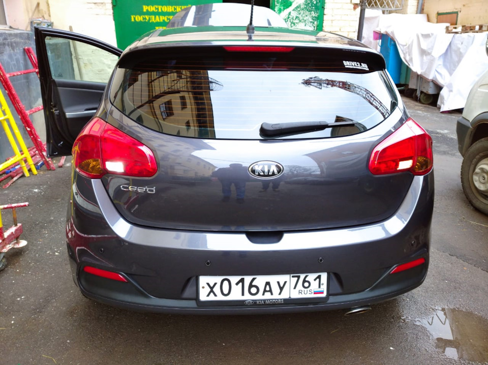 Разница видна даже днем! слева новая, справа сток! — KIA Ceed (2G)
