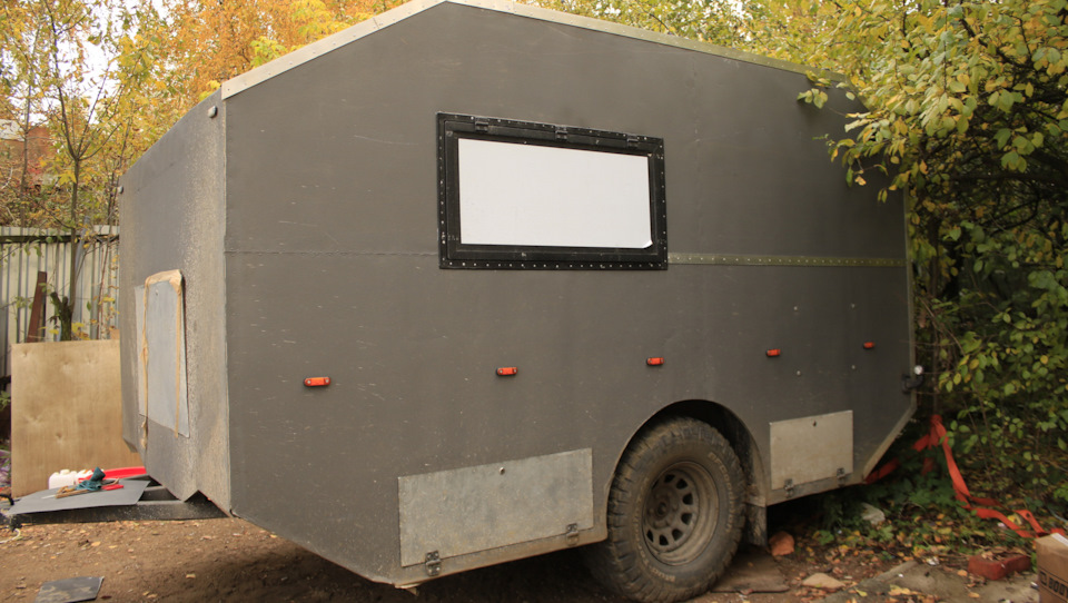 Прицеп окрашен в HB Body Toughliner — Mitsubishi Pajero (3G)