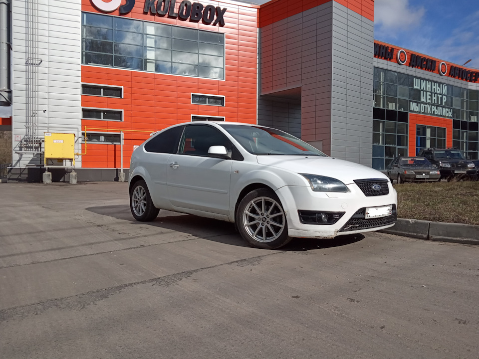 5/8 — Ford Focus Hatchback II