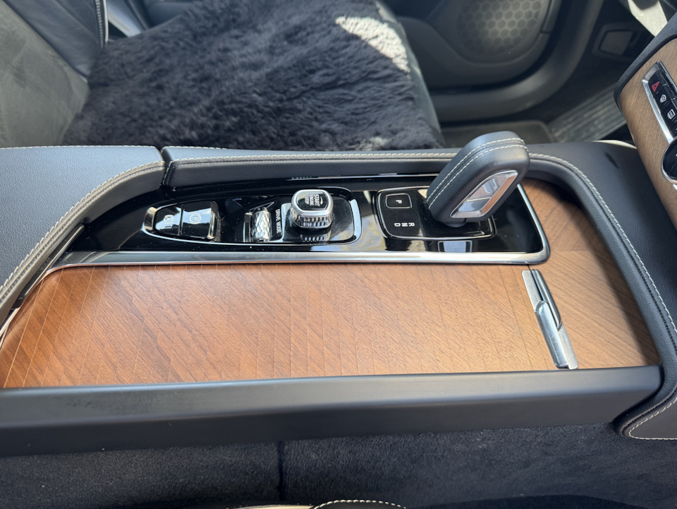 В дереве мне больше нравиться — Volvo XC90 (2G)