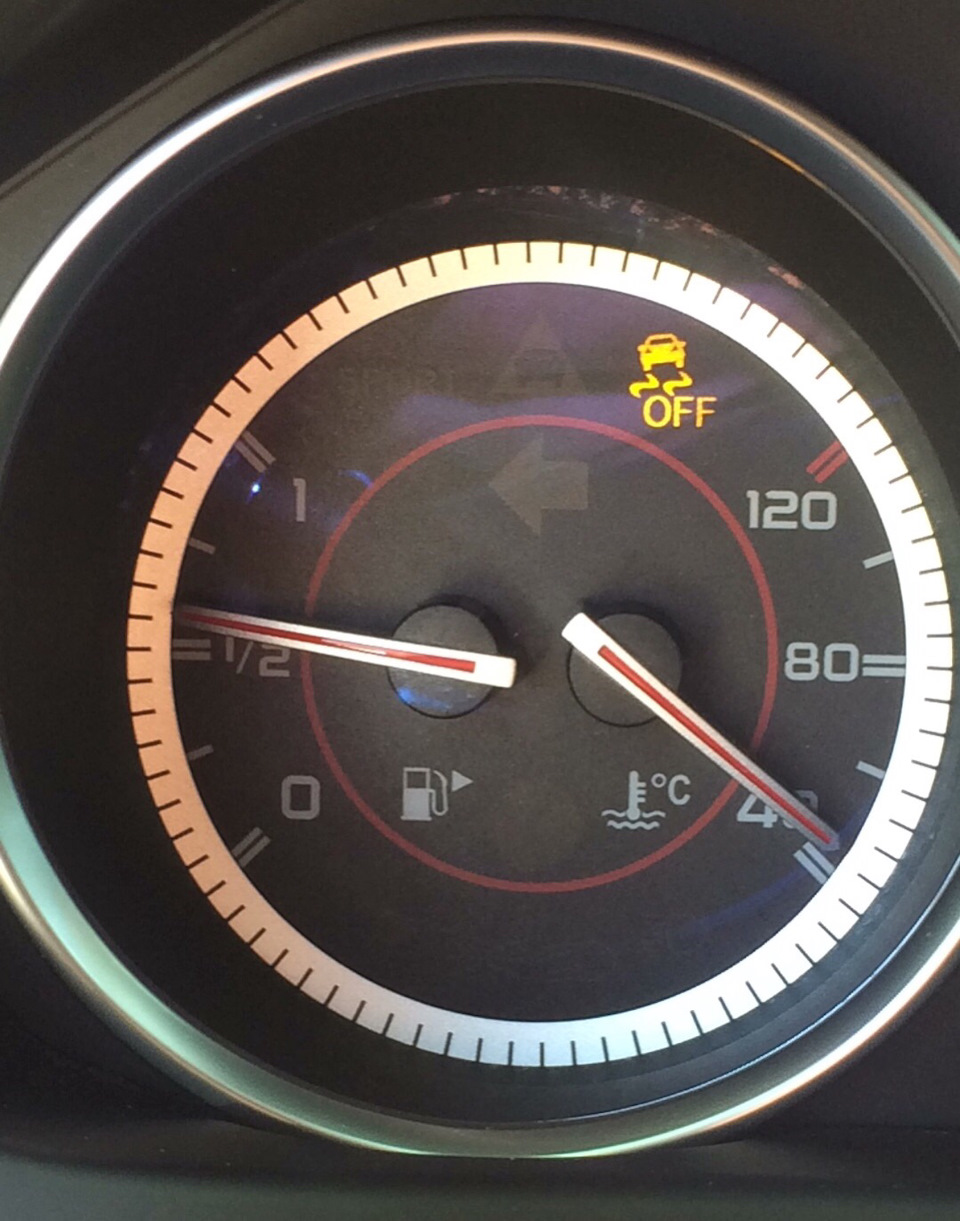 Одна работает — Mercedes-Benz C-Class (W204)