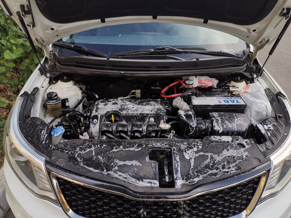 Пена в действии — KIA Rio (3G)