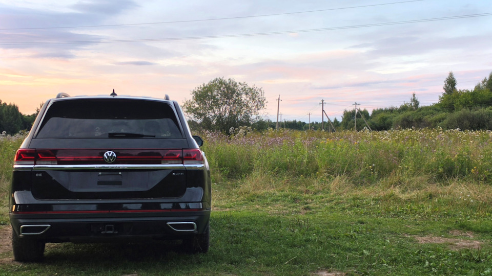 Volkswagen Atlas Черный семьянин