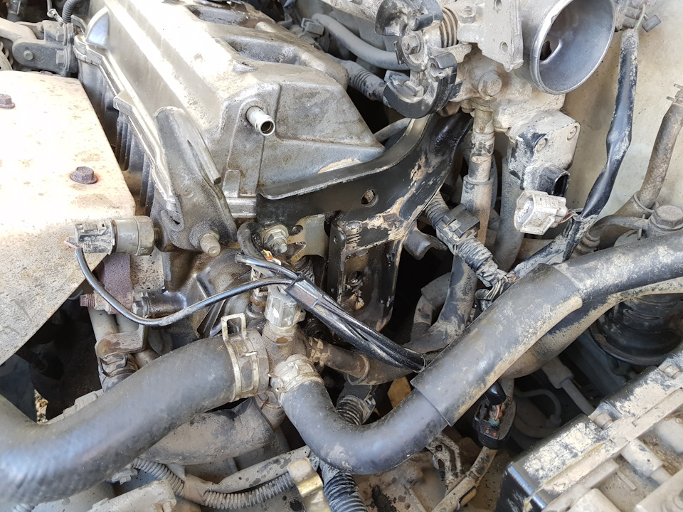 Вычистил грязь и масло — Toyota Caldina (210)