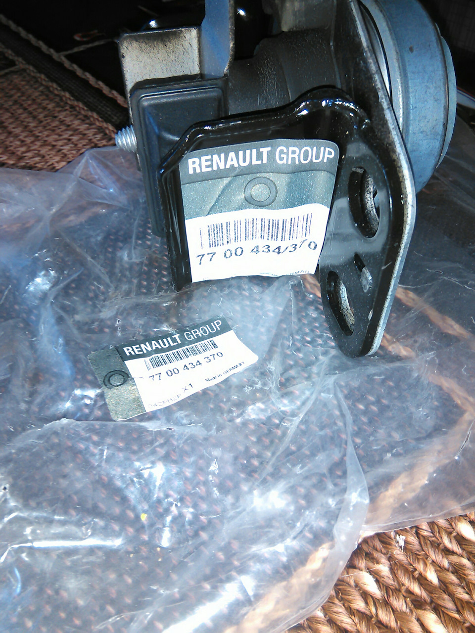 77 00 434 370 Опора двигателя (мет, рез) RENAULT | Запчасти на DRIVE2