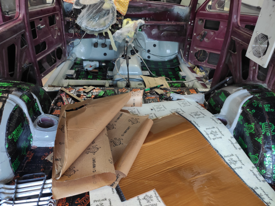 пол багажника Comfort mat D3-3 мм, задние арки и пол под ногами пассажиров — Lada 4x4 3D