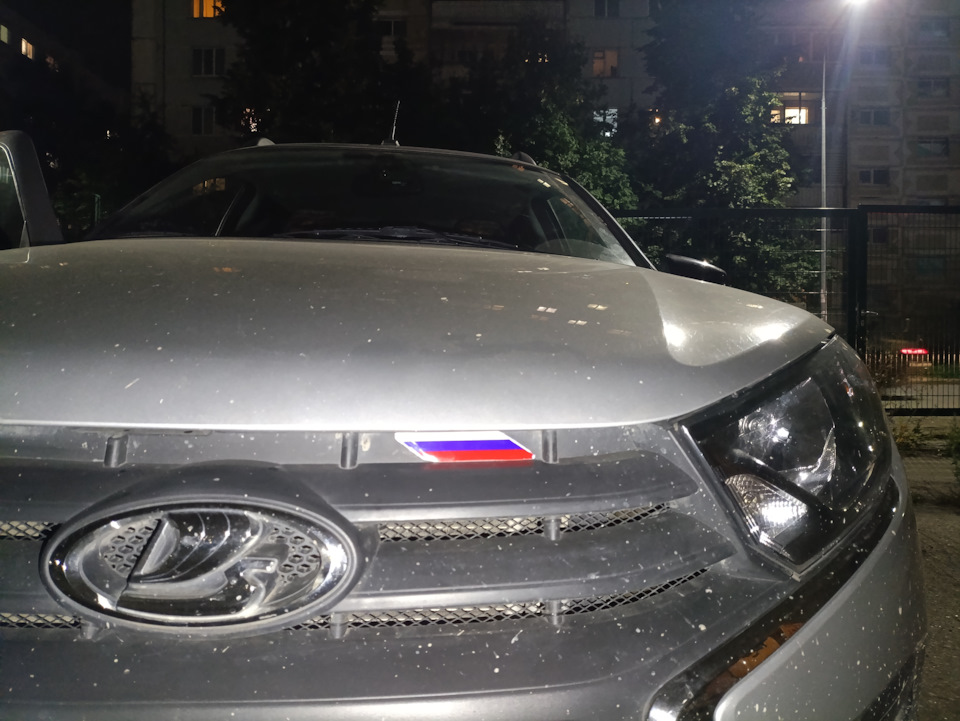 Вечером — Lada Гранта Cross