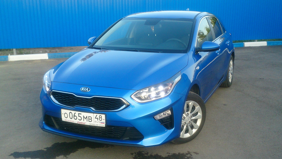 KIA Ceed Luxe Blue Flame