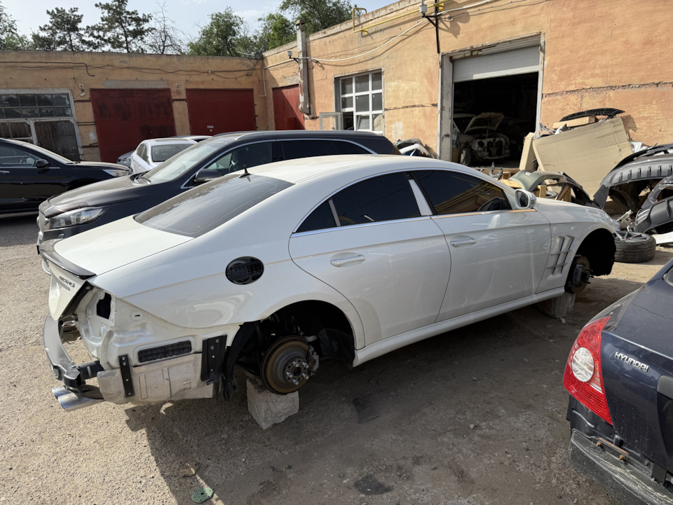 Фото в бортжурнале Mercedes-Benz CLS (W219)