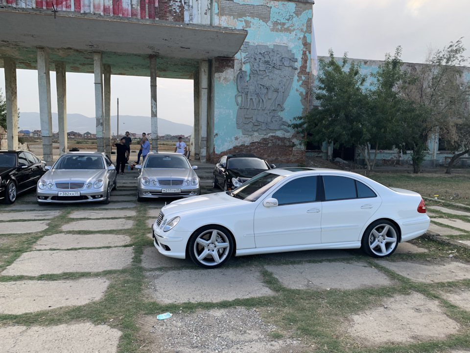 Фото в бортжурнале Mercedes-Benz E-Class (W211)