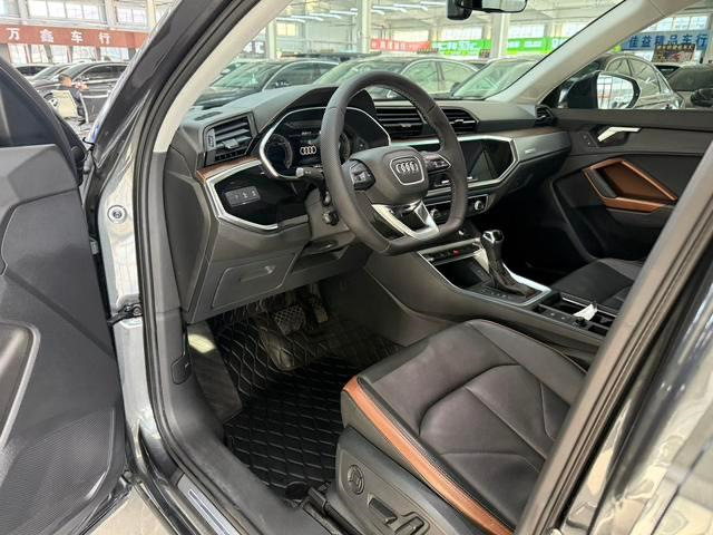 Фото в бортжурнале Audi Q3 (2G)