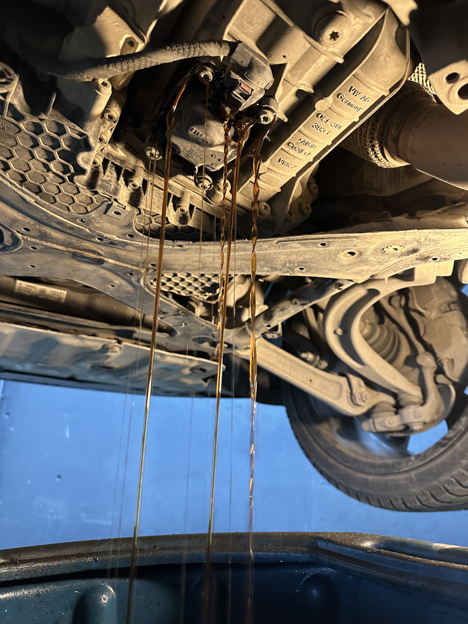 Фото в бортжурнале Audi A4 (B9). Запчасти на фото: O0301