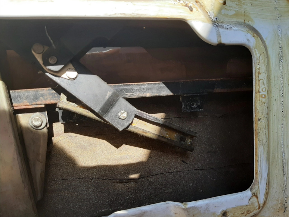 Вот эта хреновина портит всю малину по замене — GAZ 3110