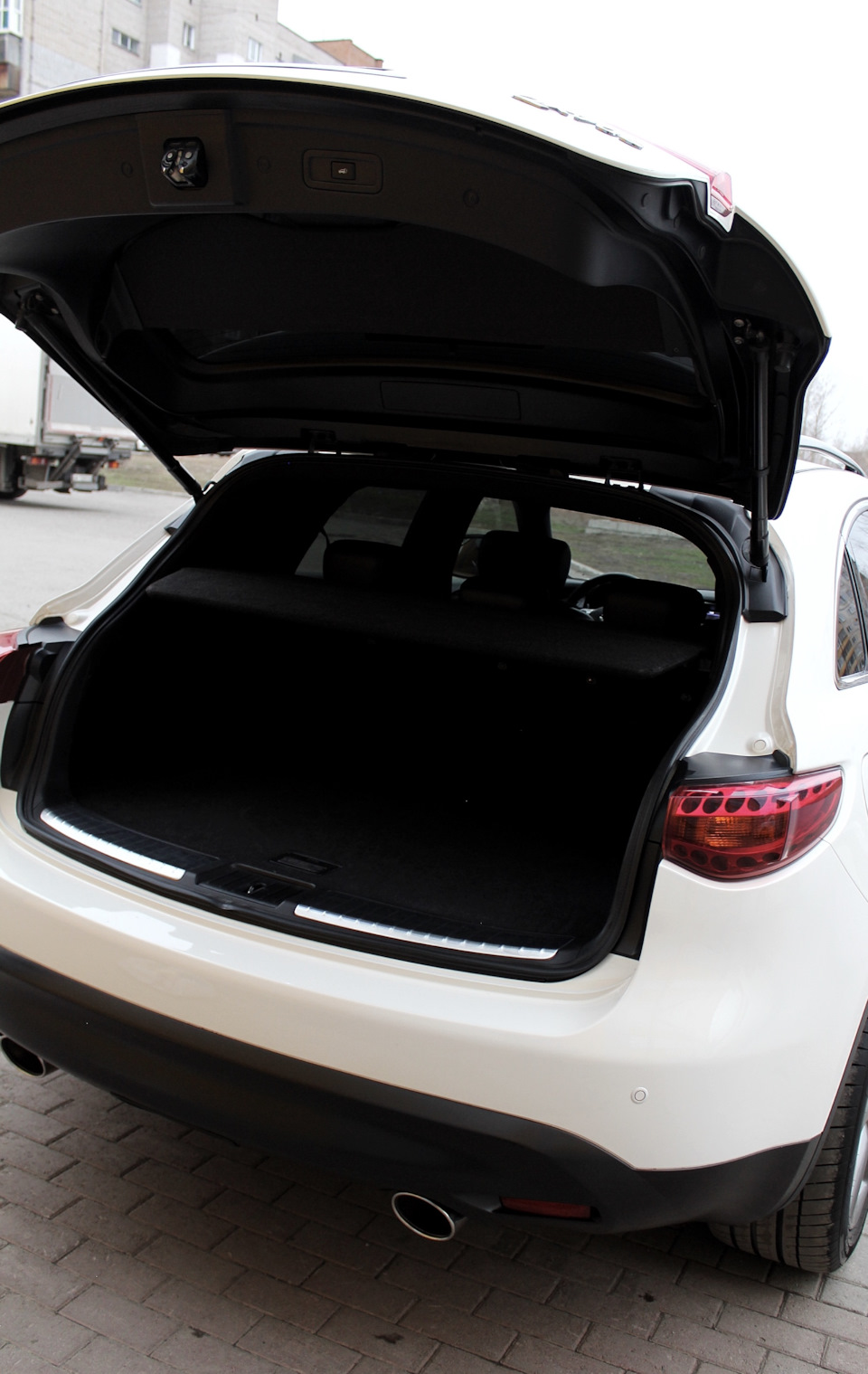 Фото в бортжурнале Infiniti QX70