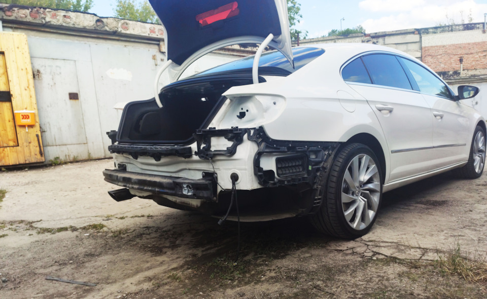 проложил проводку от бампера до блока комфорта под бардачком — Volkswagen Passat CC