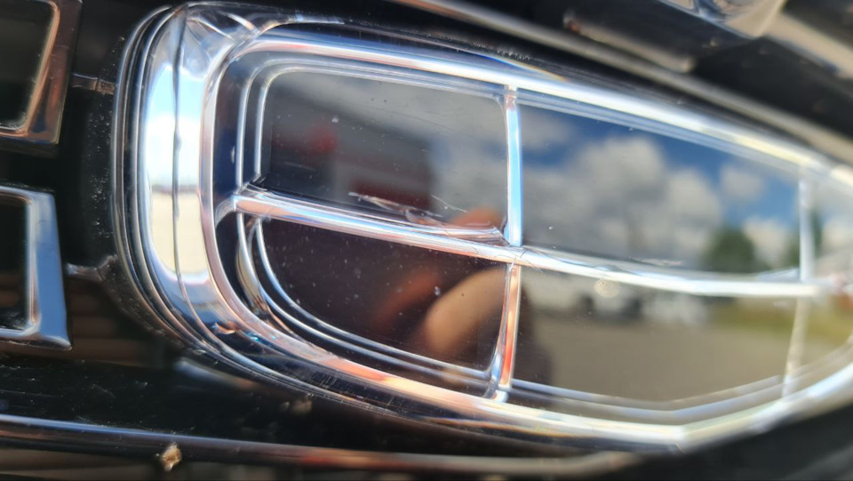 думаю трещины видны — Geely Coolray (1G)