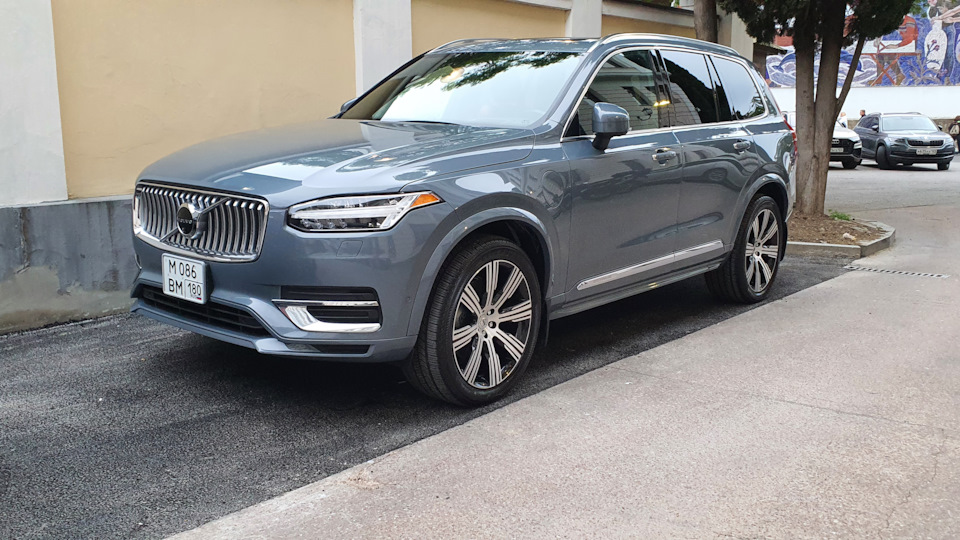 Volvo XC90 Thunder Flash