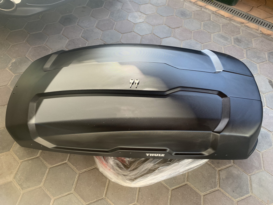 В мае 2024 был приобретен офигенный автомобильный бокс на крышу THULE Force XT M, aeroskin, 400 л — Renault Koleos (1G)