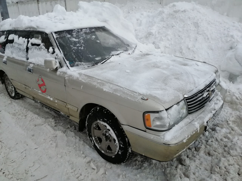 под снегом всю зиму. Завелась с полоборота — Toyota Crown Wagon (S130)