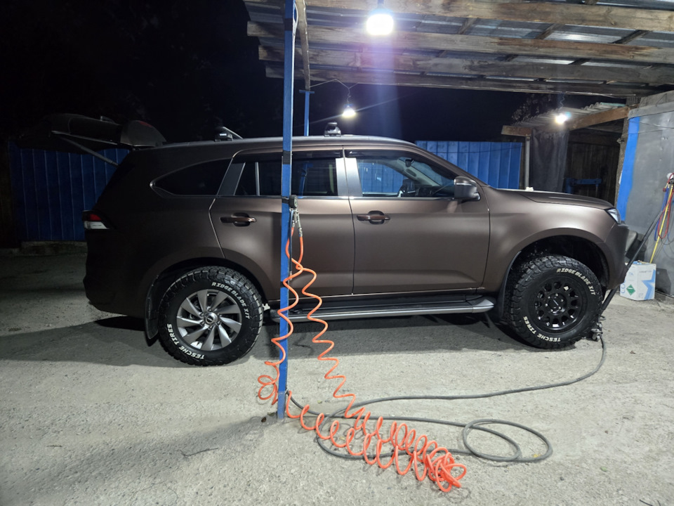 Фото в бортжурнале Isuzu MU-X (2G)