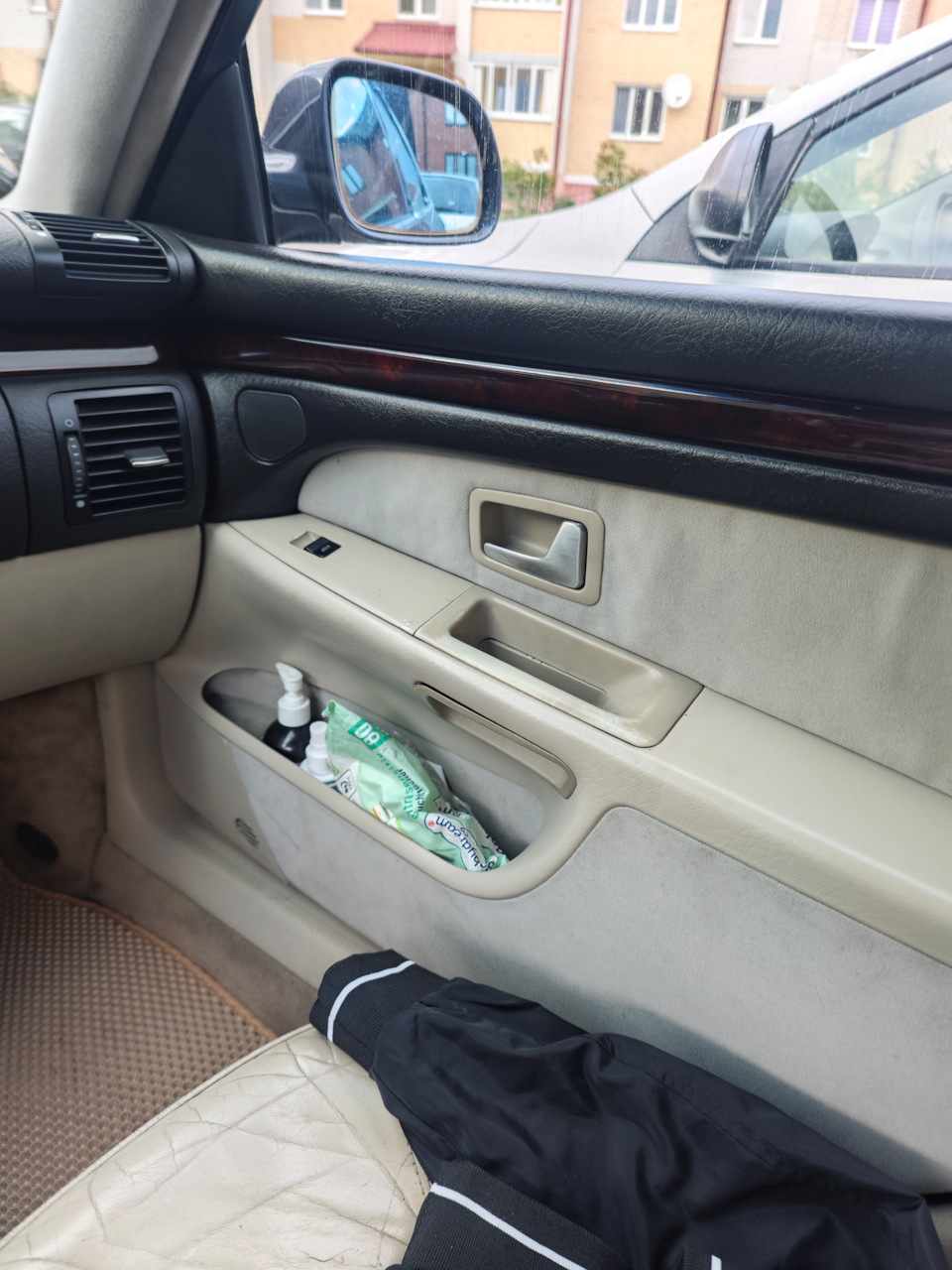 Photo from the logbook Audi A8 (D2)