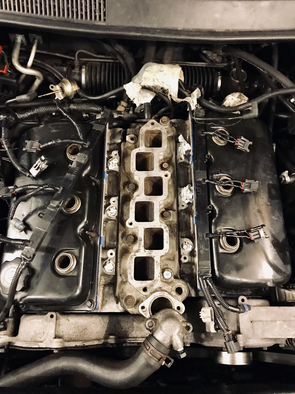Нижний коллектор на месте — Chrysler LHS (1G)
