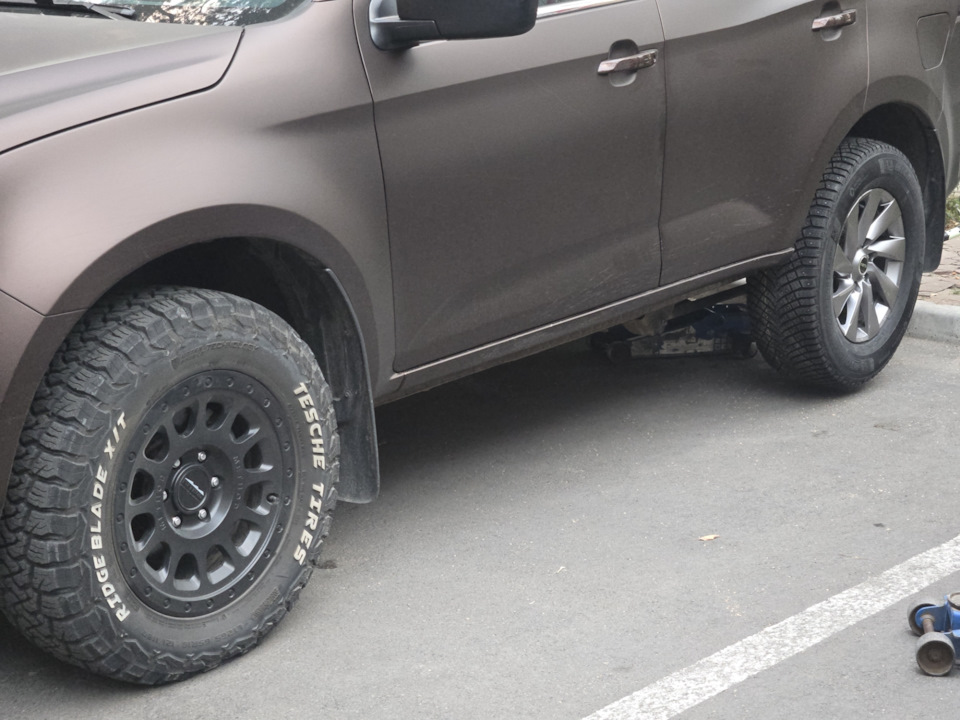 Фото в бортжурнале Isuzu MU-X (2G)