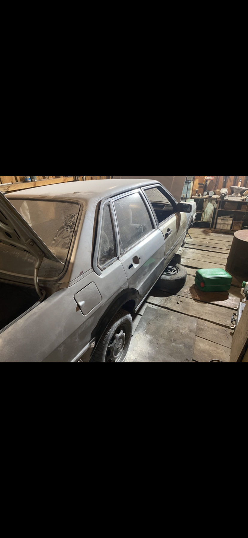 В этот состоянии она сейчас только на калесах ) — Audi 80 (B2)