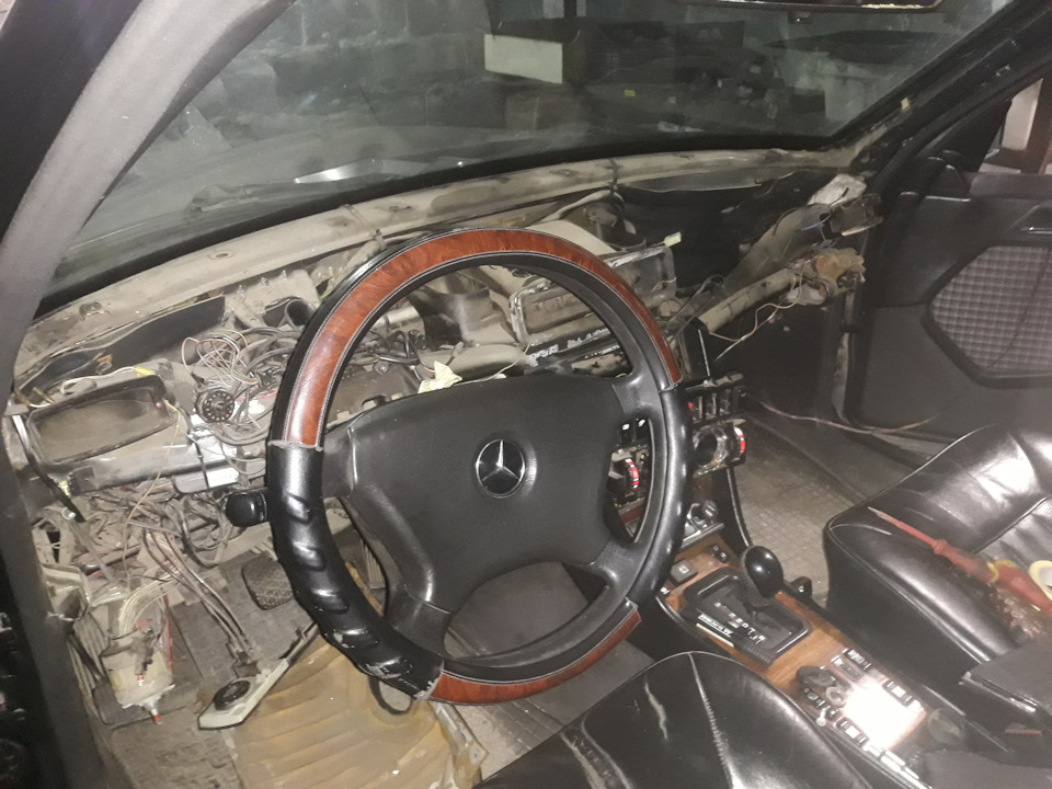 Фото в бортжурнале Mercedes-Benz E-Class (W124)
